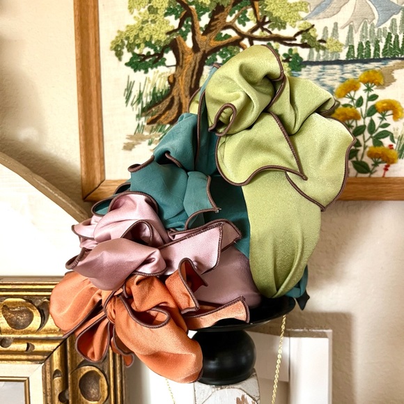 NEW COLORS 🚨 THE BIG BOW “Wall Flower” RESTOCK NOTIFICATION ❤️💛💋🎉 - Picture 10 of 12